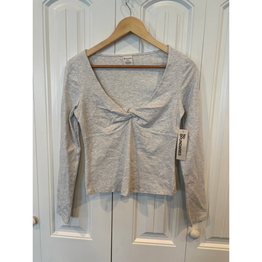 No Boundaries Gray Twist Front Top‎ Size Small